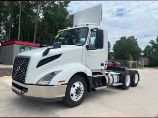 2019 VOLVO VNL64T-300