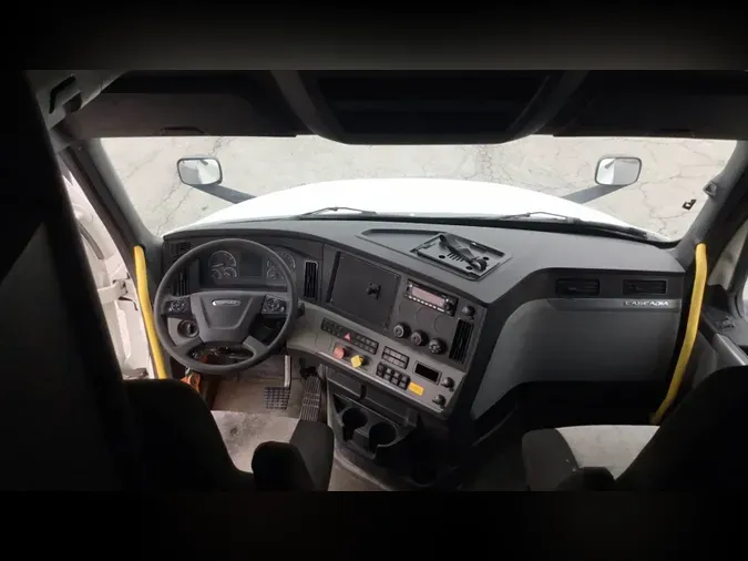 2022 Freightliner Cascadia 126