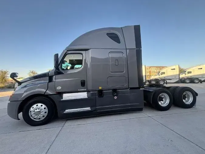 2021 Freightliner New Cascadia 126