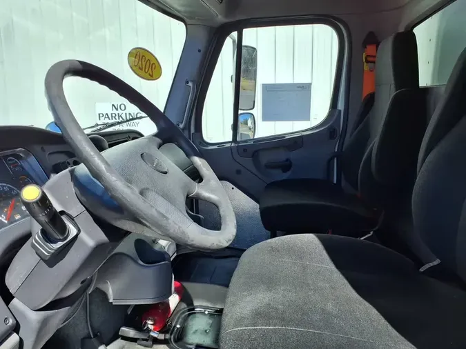 2020 FREIGHTLINER/MERCEDES M2 106