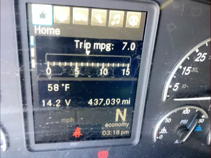 2019 Freightliner Cascadia 126