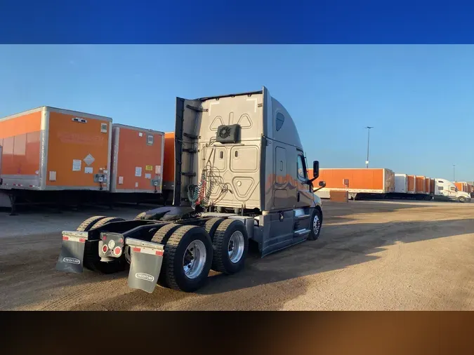 2021 Freightliner Cascadia 126