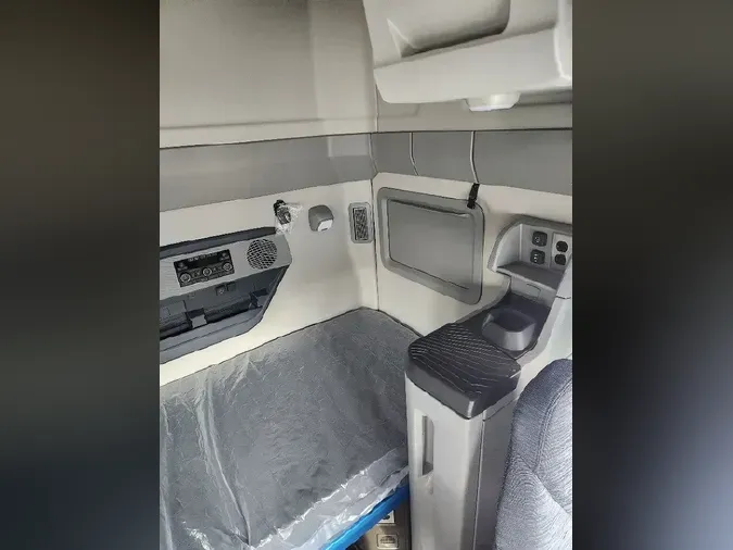 2026 VOLVO VNL64T660