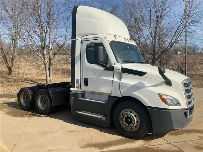 2021 FREIGHTLINER CA126