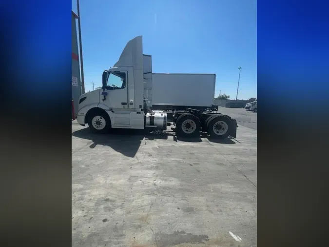 2018 VOLVO VNL64T-300
