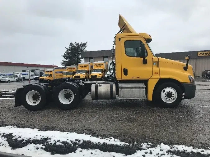 2016 FREIGHTLINER X12564ST