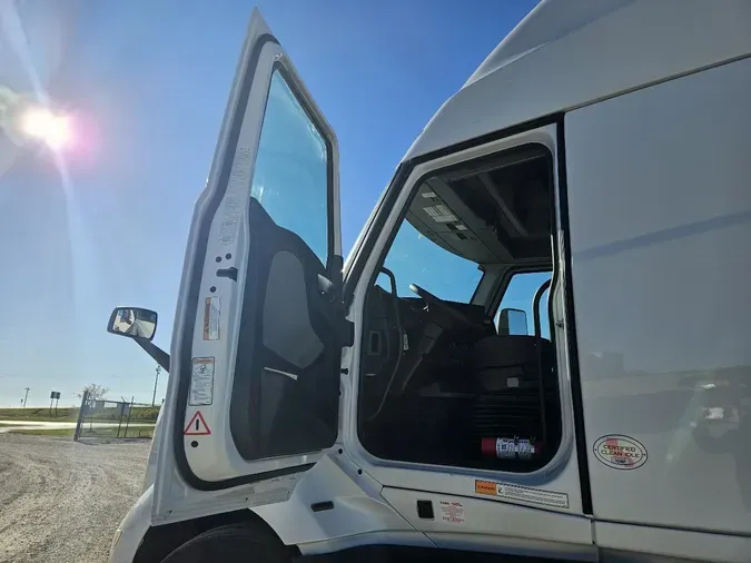 2026 VOLVO VNL64T860