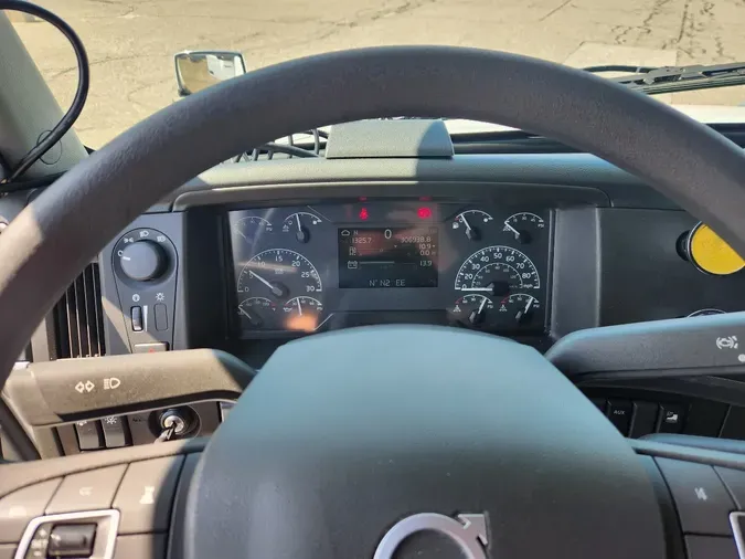 2024 VOLVO VNL64T760