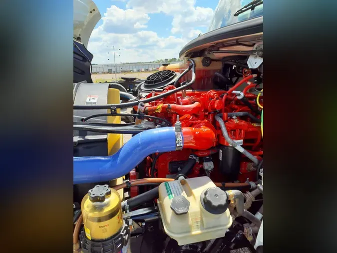 2019 FREIGHTLINER M2 106
