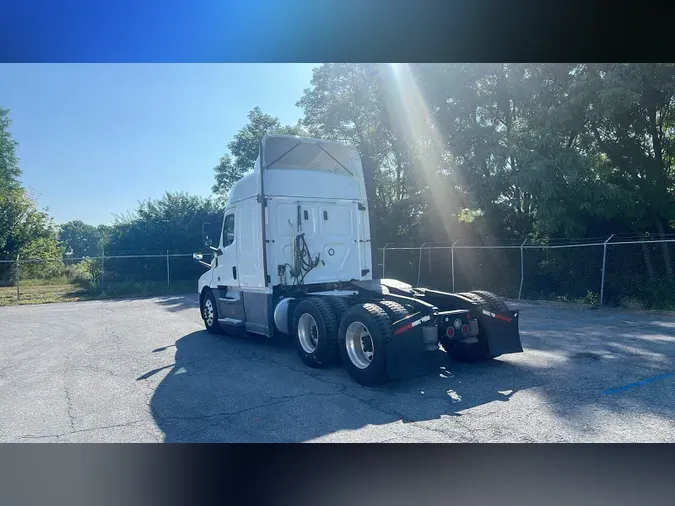 2020 Freightliner Cascadia 126
