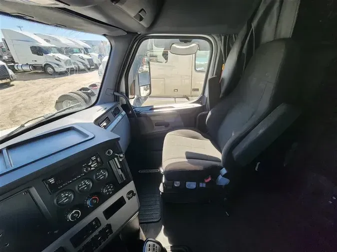 2020 FREIGHTLINER CA126