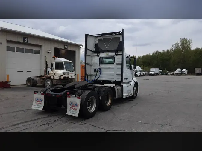 2020 Volvo VNL300