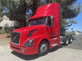 2017 VOLVO VNL64T300