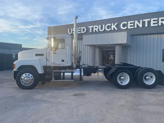 2019 MACK PI64T