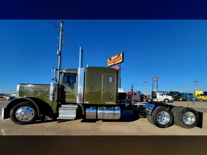 2023 Peterbilt 389