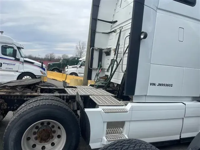 2018 VOLVO VNL670