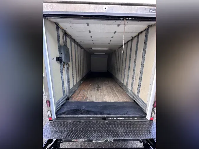 2017 Peterbilt 330