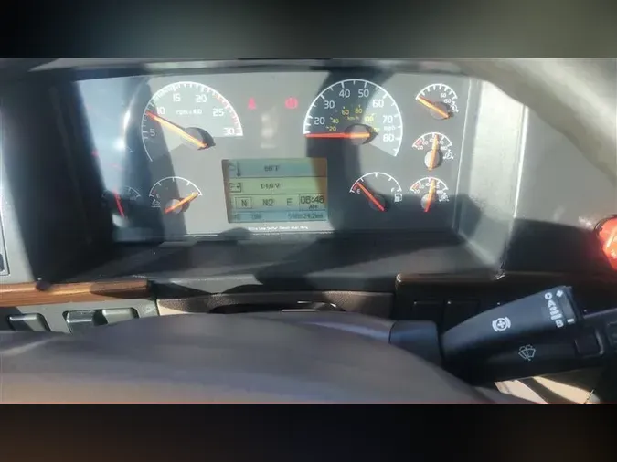 2018 VOLVO VNL670