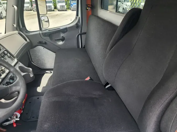 2016 FREIGHTLINER M2 106