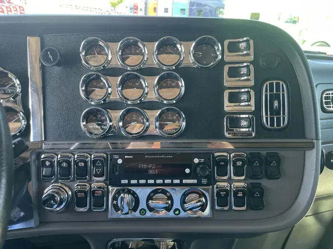 2021 Peterbilt 389