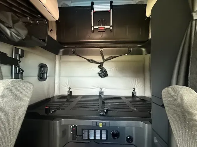 2021 FREIGHTLINER CASCADEVO1