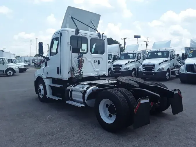 2020 FREIGHTLINER NEW CASCADIA 126