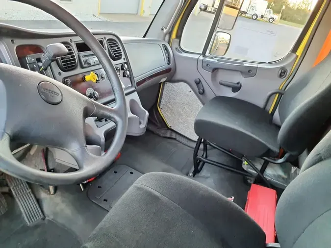 2017 FREIGHTLINER/MERCEDES M2 106