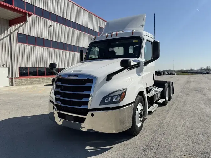 2020 Freightliner CASCADIA 126