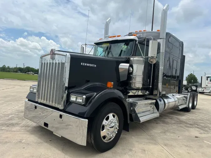 2026 Kenworth W900L