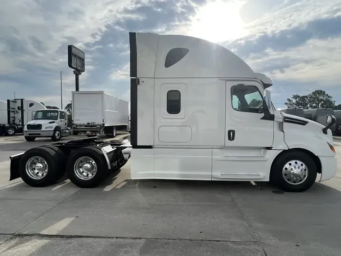 2020 Freightliner Cascadia 126