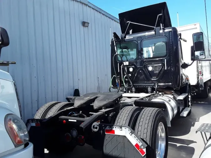 2017 FREIGHTLINER/MERCEDES CASCADIA 113