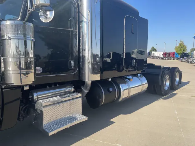 2021 Peterbilt 389