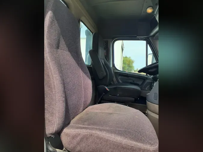 2017 FREIGHTLINER/MERCEDES CASCADIA 113