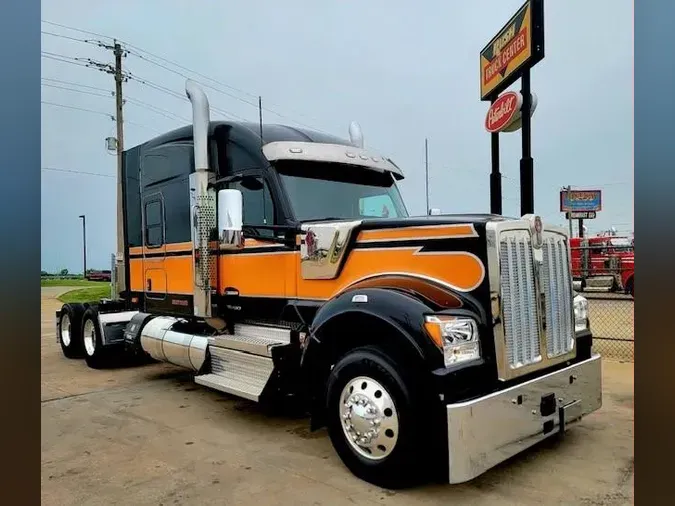 2023 Kenworth W990