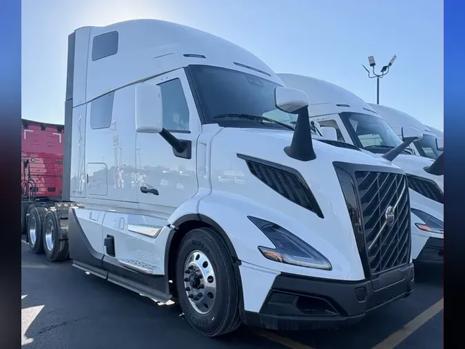 2027 VOLVO TRUCK VNR64T