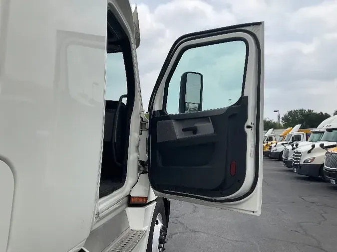 2020 Freightliner T12664ST