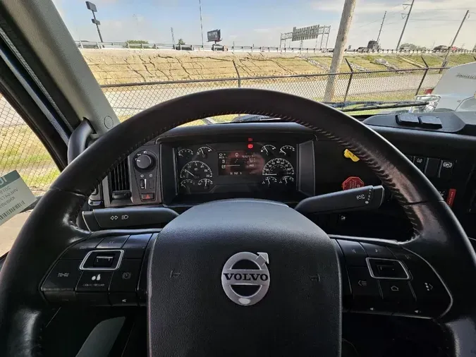 2019 VOLVO VNL64T760
