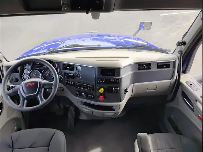 2022 Peterbilt 579928227f9e59769455cae626f46fa76e8