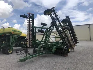 2004 John Deere 637