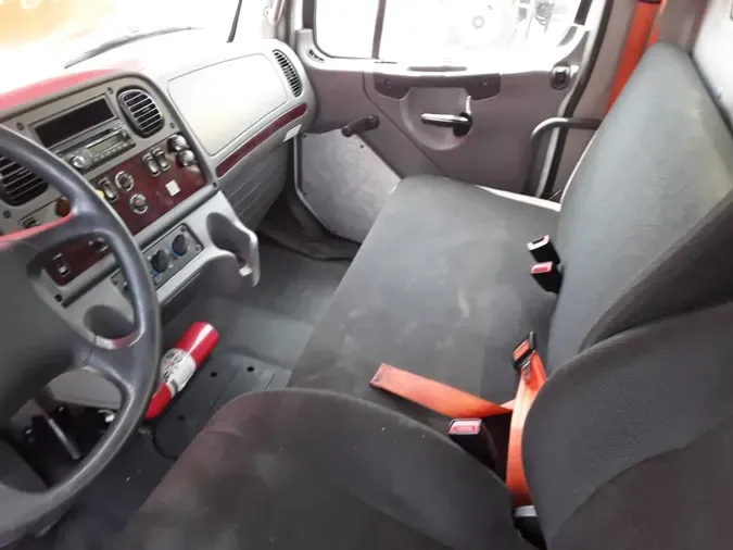 2016 FREIGHTLINER M2 106