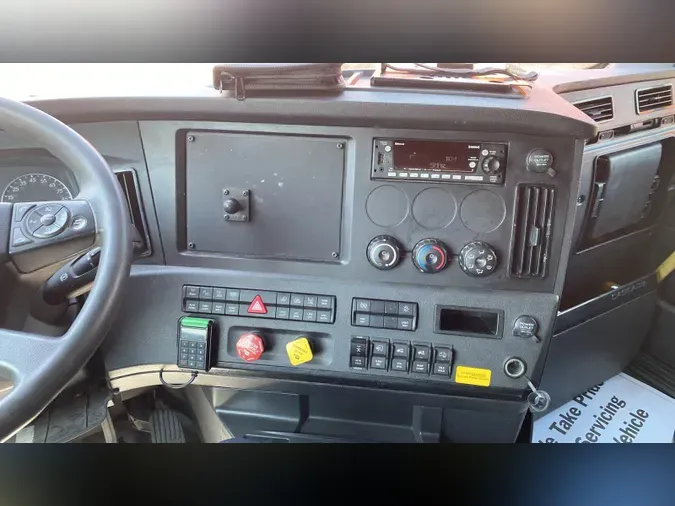 2024 Freightliner Cascadia 126928cefd0f292a107a63c8019603f16b4
