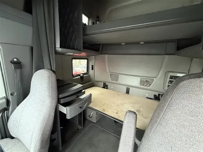 2019 INTERNATIONAL LT