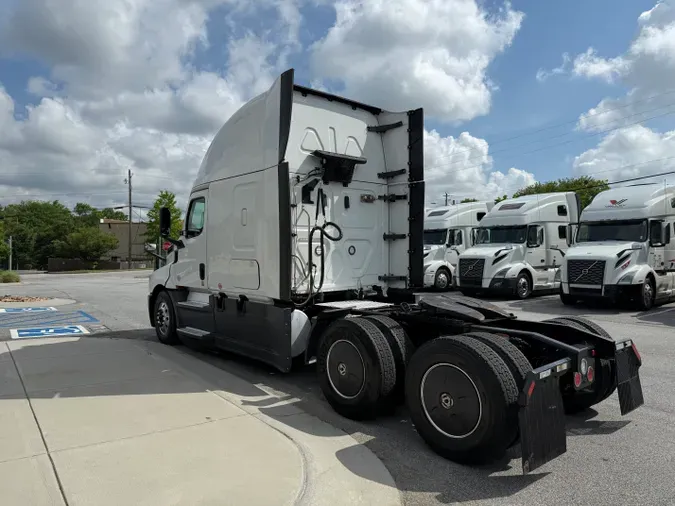 2020 Freightliner Cascadia 126