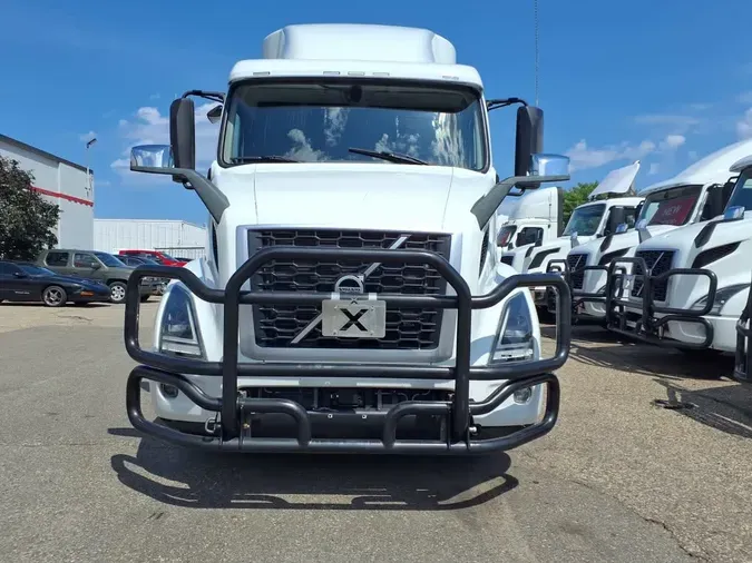 2020 VOLVO VNR64T-640