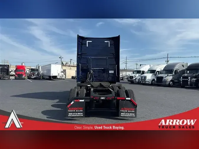 2022 VOLVO VNL760