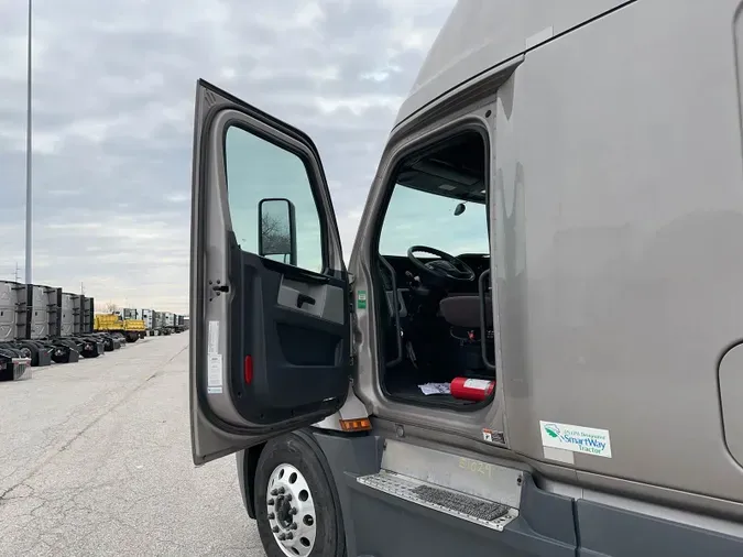 2020 Freightliner Cascadia