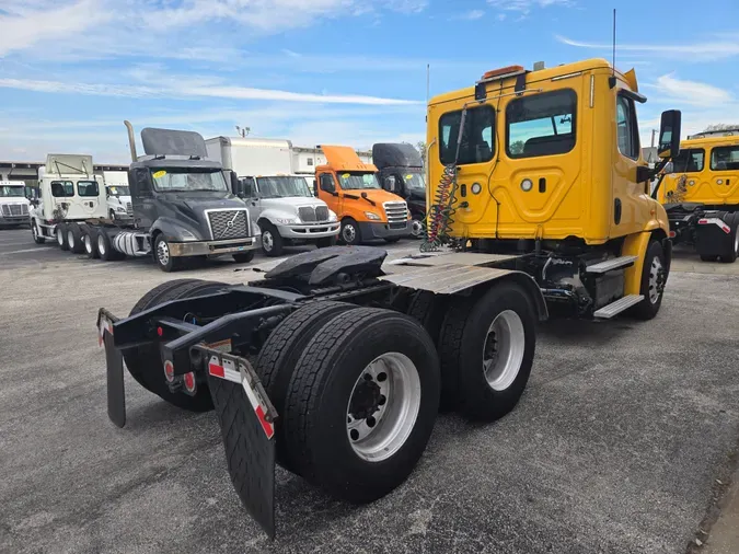 2018 FREIGHTLINER/MERCEDES CASCADIA 113