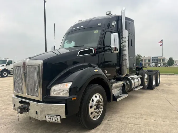 2021 Kenworth T880