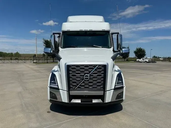 2025 VOLVO VNL64T740