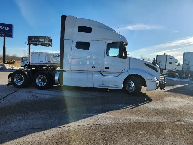 2020 VOLVO VNL64T760